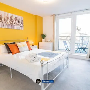 Spacious 2 Bedroom By Ls2g Short Lets & Serviced Greater With Free Wifi Apartment London